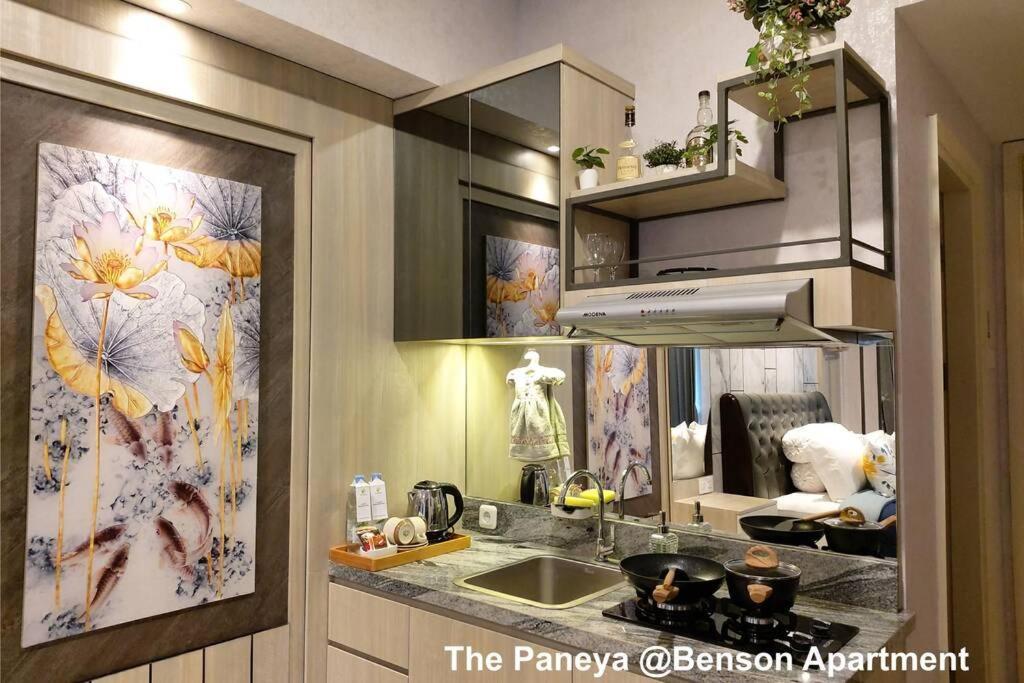 The Paneya @Benson Apartment Сурабая Екстериор снимка