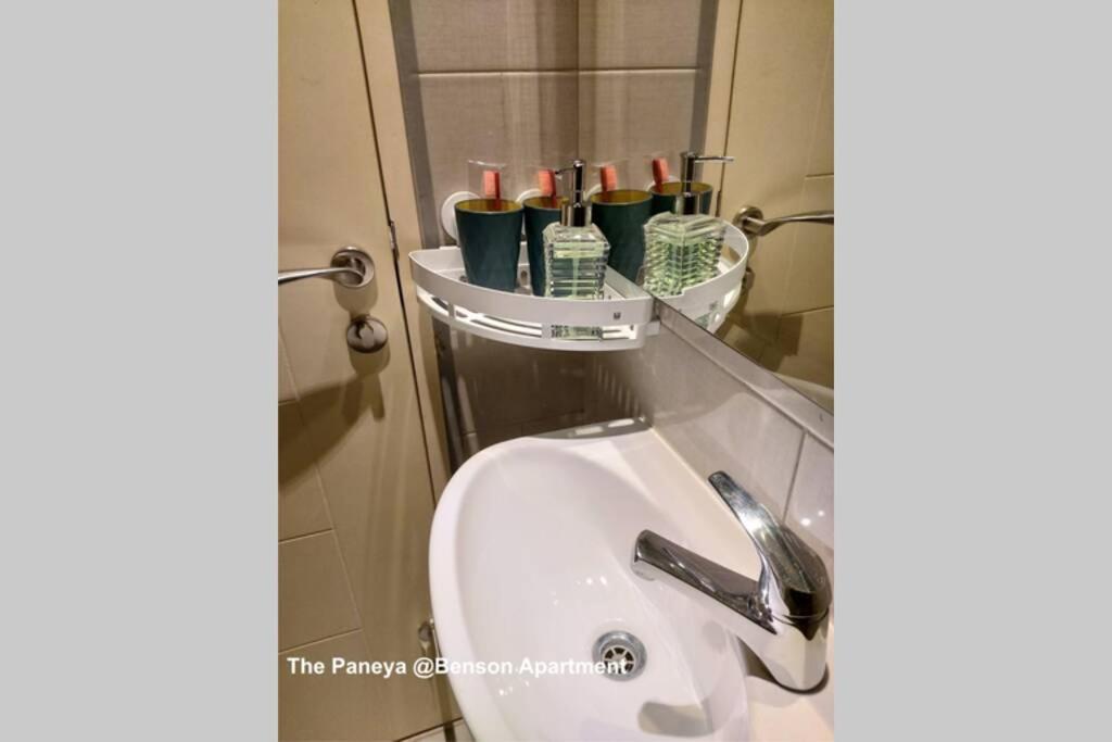 The Paneya @Benson Apartment Сурабая Екстериор снимка