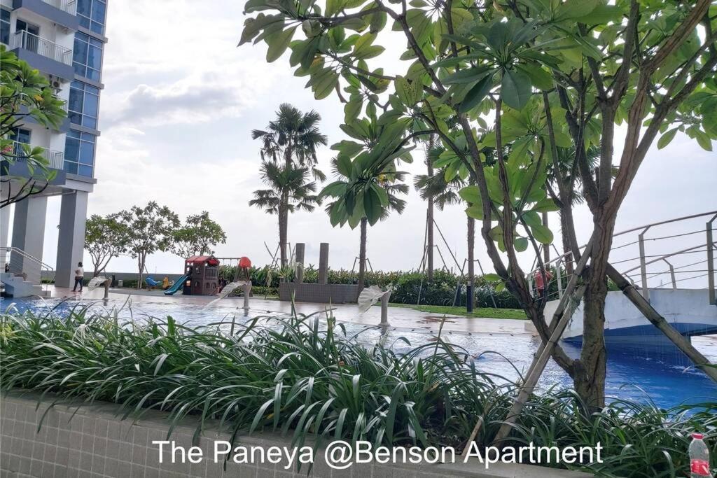 The Paneya @Benson Apartment Сурабая Екстериор снимка
