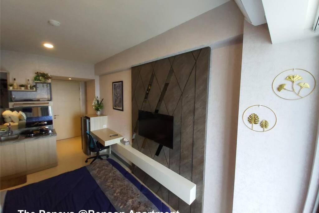 The Paneya @Benson Apartment Сурабая Екстериор снимка