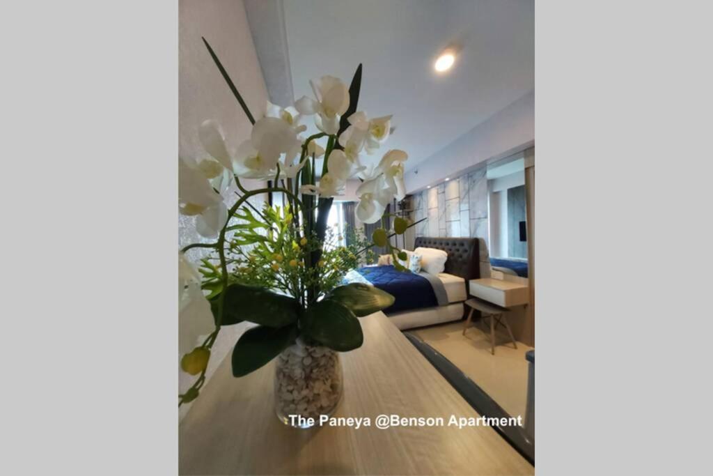The Paneya @Benson Apartment Сурабая Екстериор снимка