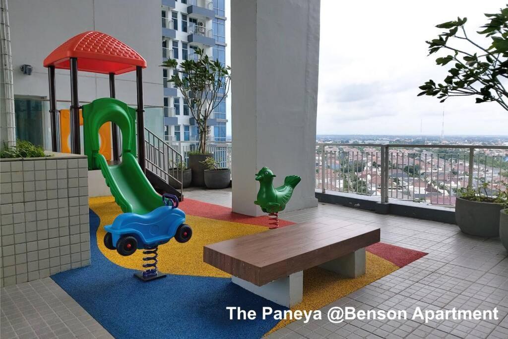 The Paneya @Benson Apartment Сурабая Екстериор снимка